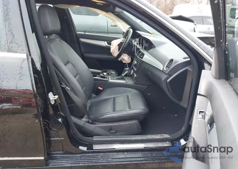 2014 Mercedes-Benz C 300 Luxury 4Matic/Sport 4Matic z USA, uszkodzony, nr VIN WDDGF8AB5EA911976